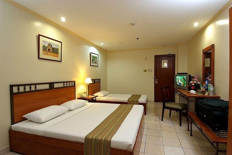 Golden Valley Hotel Cebu Esterno foto